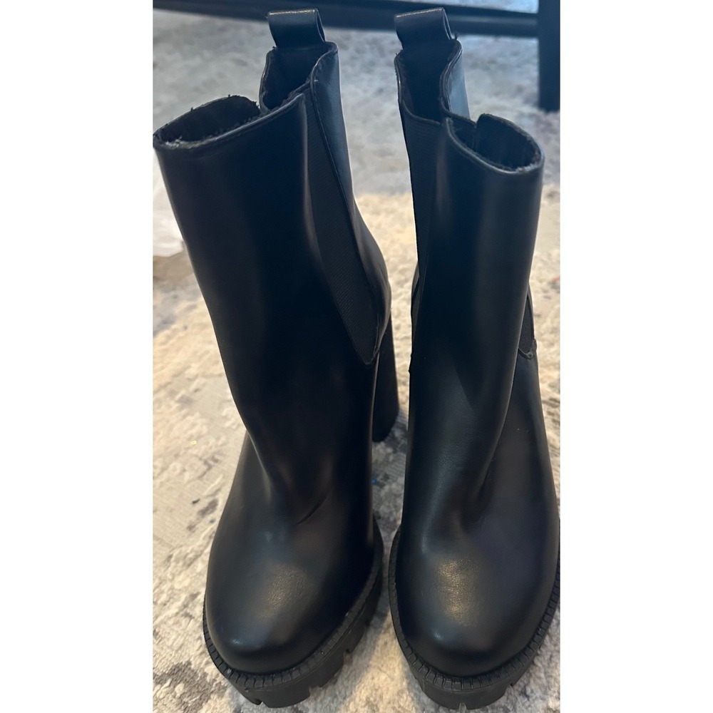 Charles David Black Faux Leather Chunky Heel Lug Sole Chelsea Boots size 5 - Picture 2 of 5
